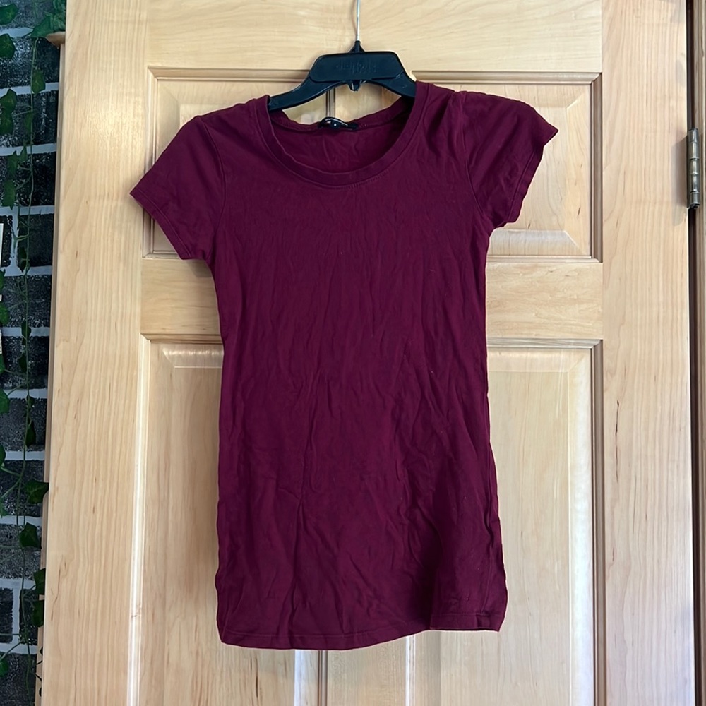 Maroon tee shirt